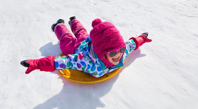 Sáňkování, bobování, lyžování, bruslení...tradiční zimní radovánky