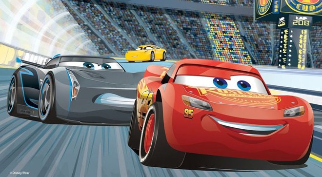 Pusťte se do závodu se slavným McQUEENEM z filmu CARS 3