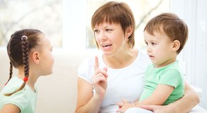Zlozvyky obvykle k dětem patří a často se jimi dítě pokouší něco vyjádřit.